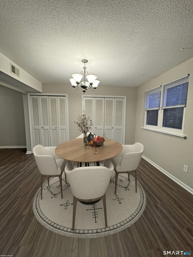 Foto del edificio - 512 Twin Circle Dr