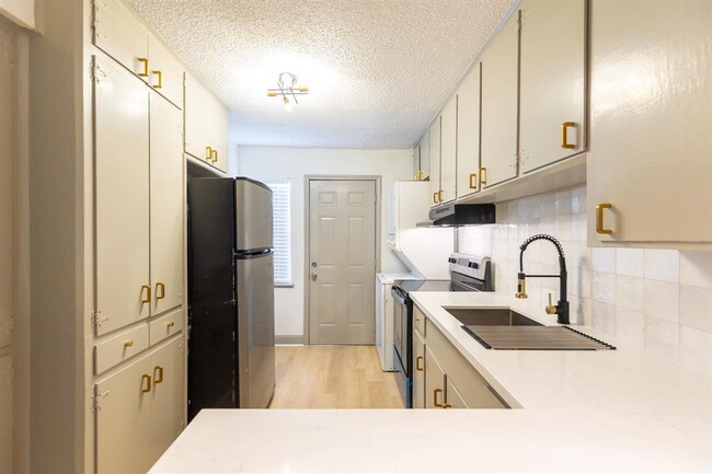 Foto del edificio - 11603 Chimney Rock Rd