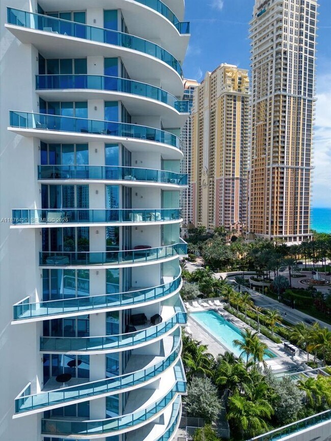 Foto del edificio - 17550 Collins Ave