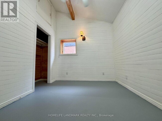 Photo du bâtiment - 1138 Woodbine Ave