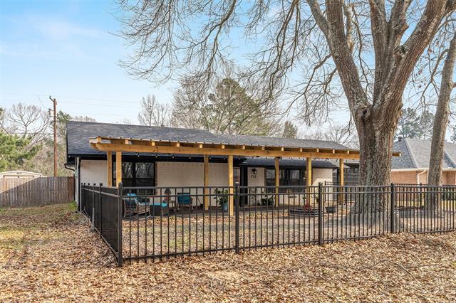 Building Photo - 713 Southoak Dr