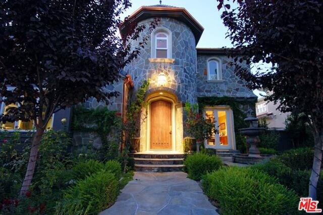 Foto principal - 5925 Normandy Dr