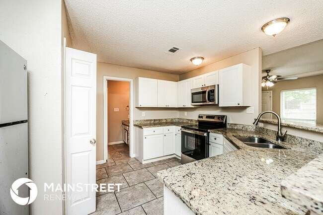 Building Photo - 1401 Del Rio Dr