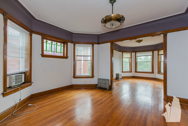 Building Photo - 1210 W Addison St