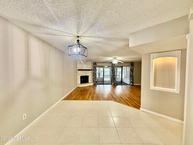 Building Photo - 1165 Fromage Cir E