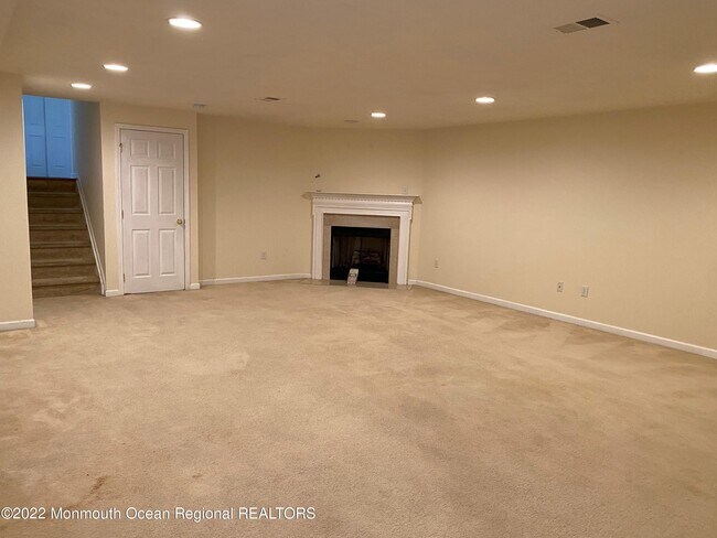 Building Photo - 2 Ocean Breeze Ct