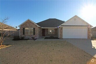 Building Photo - 601 Lasso Ln