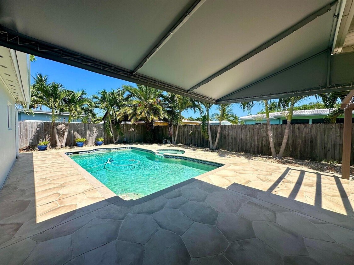 Foto principal - 284 SW 11th St
