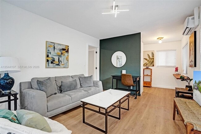 Foto del edificio - 754 NE 40th St