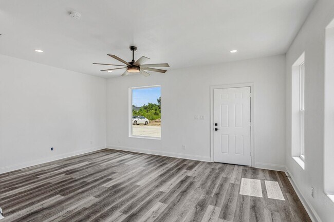 Foto del edificio - 3525 Heard Rd