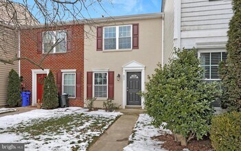 Building Photo - 577 Lancaster Pl