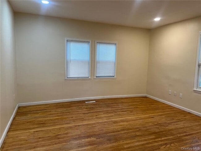 Foto del edificio - 42 E Main St