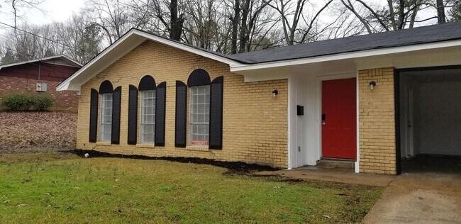 Building Photo - 209 Lake of Pines Dr