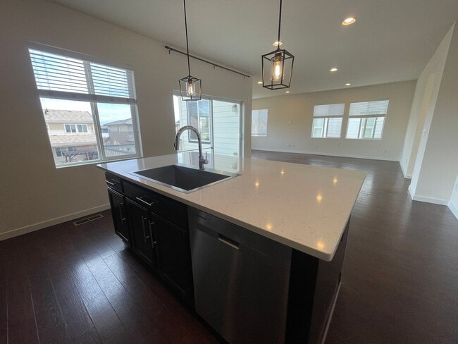 Building Photo - Perfect Location and Perfect Condition!