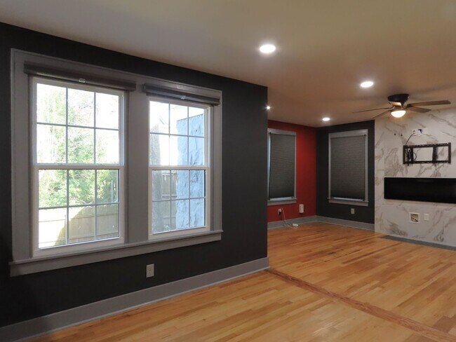 Building Photo - Stunning 3 Bedroom, 2 Bath House in Tyler!