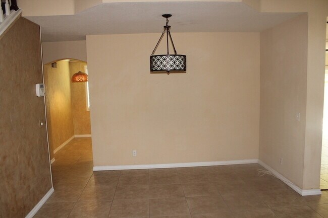 Building Photo - Gorgeously Remodeled 3 Bedroom Home in Ter...