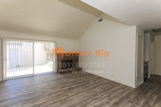 Building Photo - 2844 Oak Creek Dr