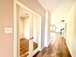 Building Photo - 107 W Spindle Tree Cir