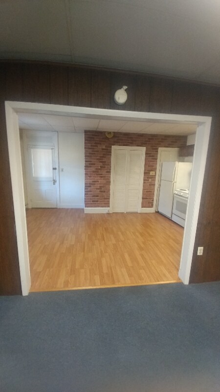 Foto del edificio - 786 Old Chickies Hill Rd