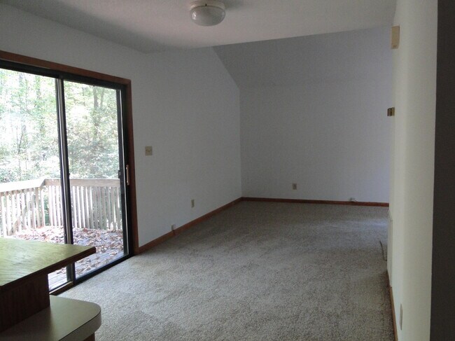 Building Photo - 1521 Partridgeberry Rd
