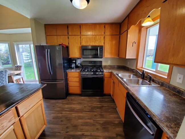 Building Photo - 10790 Matthew Dr