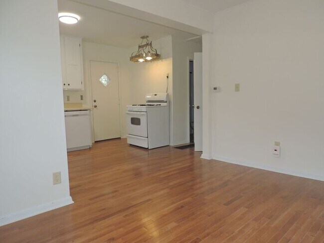 Foto del edificio - $1,500 | 2 Bedroom, 1 Bathroom House | No ...