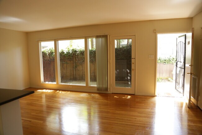 LR - 2120 S Beverly Glen Blvd