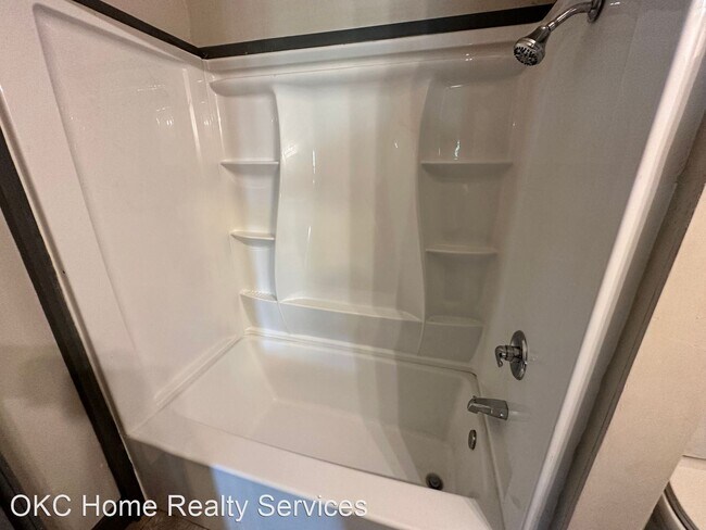 Foto del edificio - 3 br, 1.5 bath House - 131 NE 2nd Street