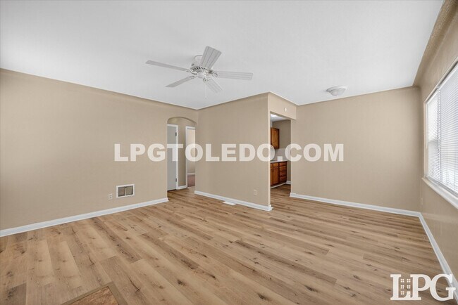 Foto del edificio - 202 Waggoner Blvd