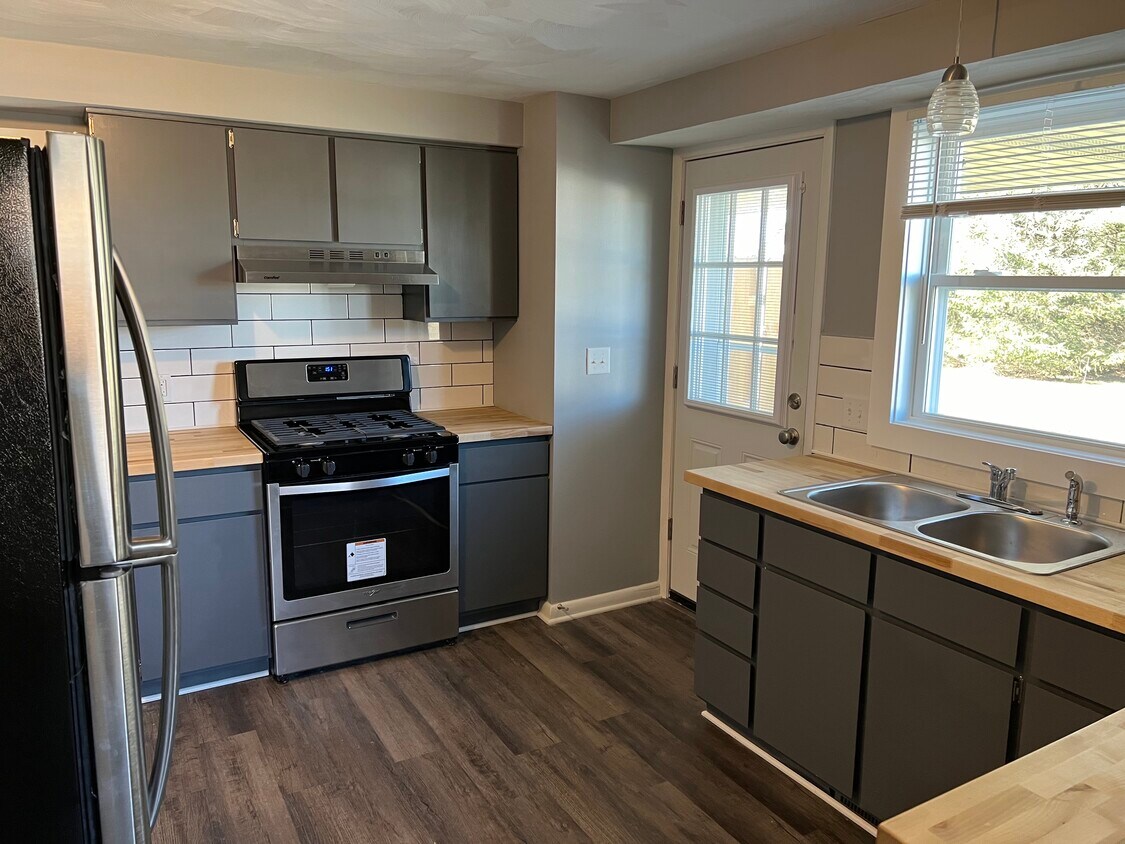 Foto principal - 625 W Omar St
