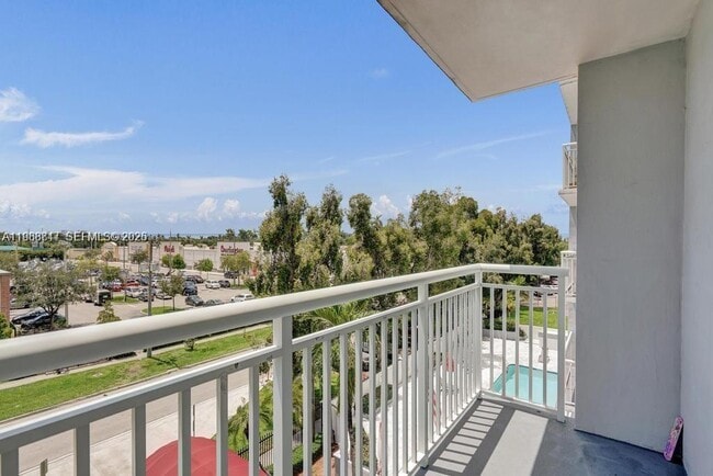 Foto del edificio - 1251 NE 108th St