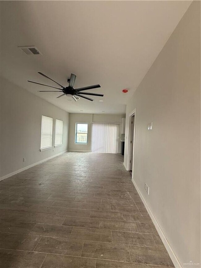 Building Photo - Charming 2BR Townhome in Mission