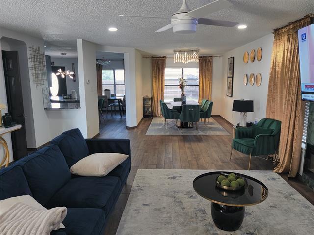 Foto del edificio - 3120 Longbow Dr