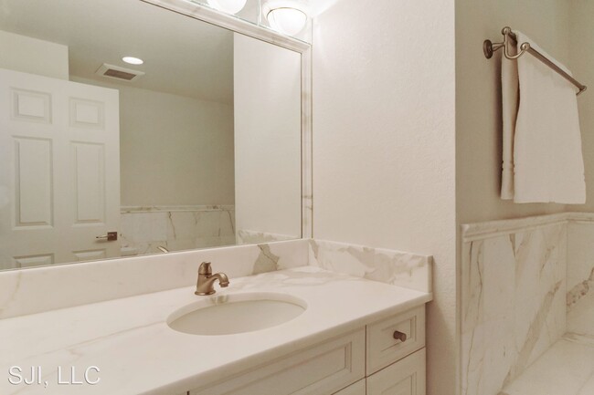 Foto del edificio - 2 br, 2 bath House - 200 East Street D305