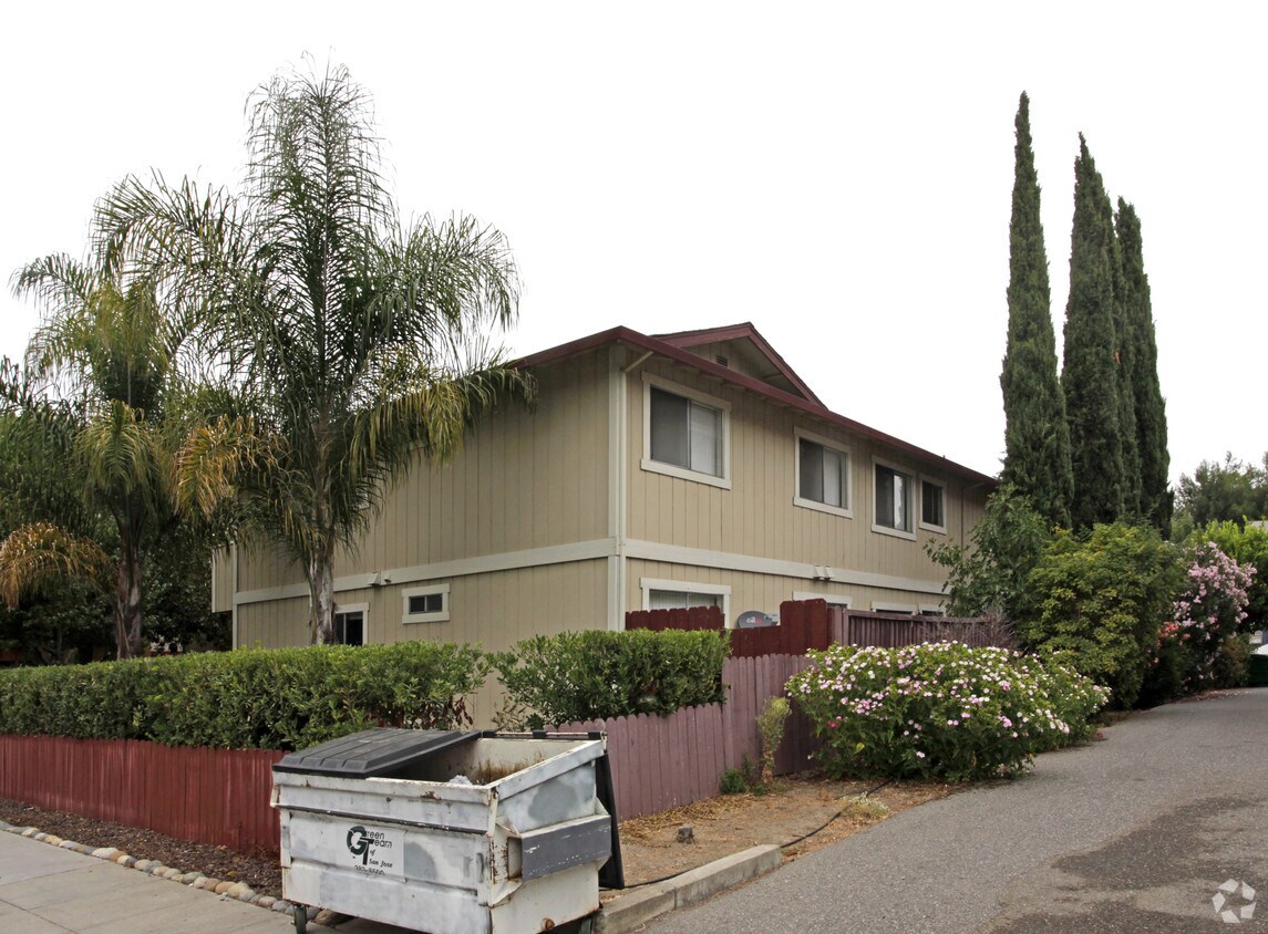 Building Photo - 128 East Reed