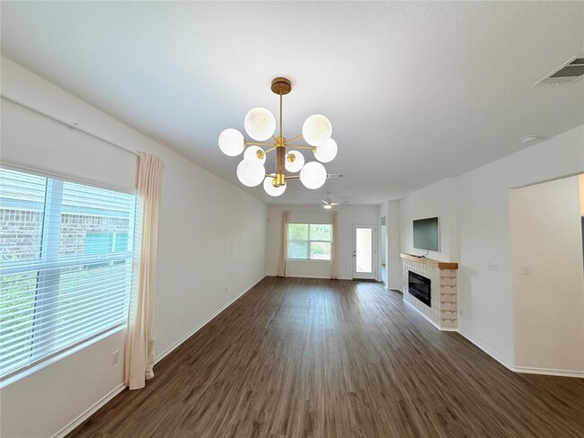 Building Photo - 928 Legends Ln
