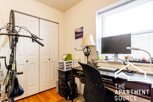 Foto del edificio - 6329 N Mozart St