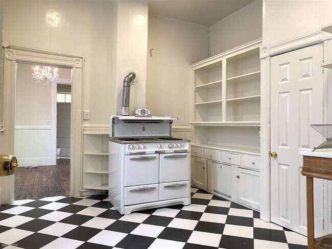 Building Photo - 3 br, 1 bath House - 1286 S Van Ness Ave