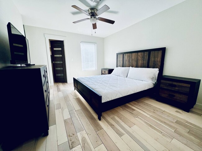 Building Photo - Savannah Square/Savannah Harbor