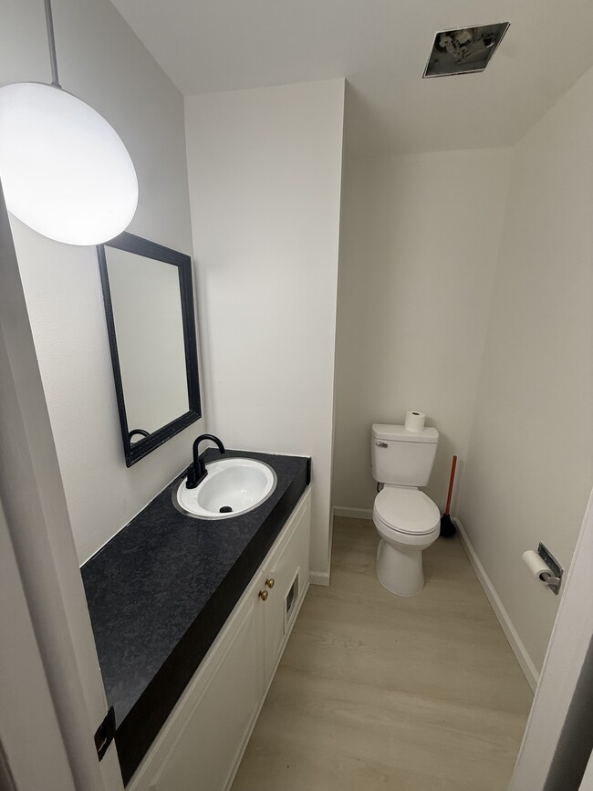 Building Photo - 509 E University Dr