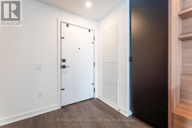 Photo du bâtiment - 55 Charles St E