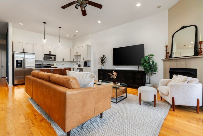 Building Photo - 1843 W North Ave