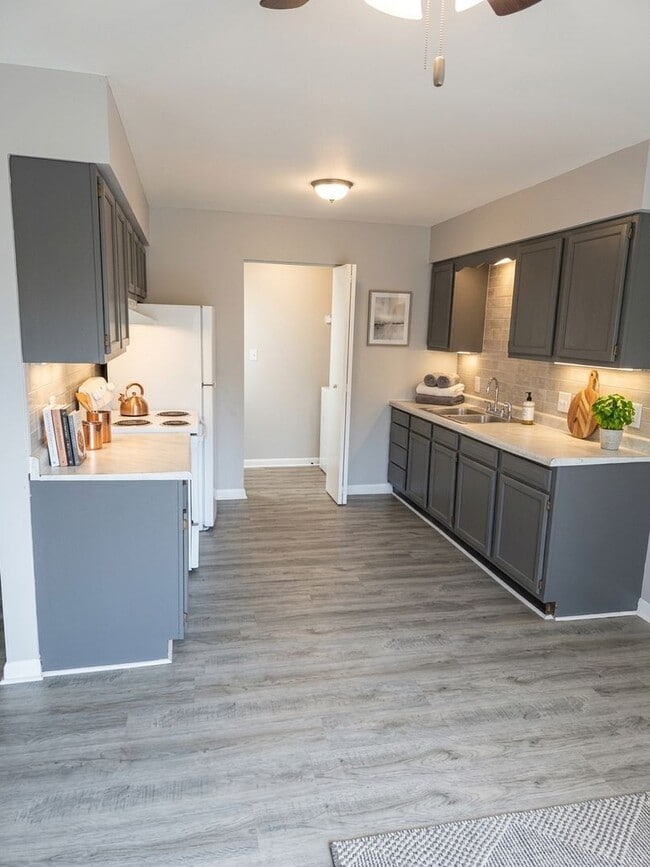 Interior Photo - Prairieview Rd 307 North