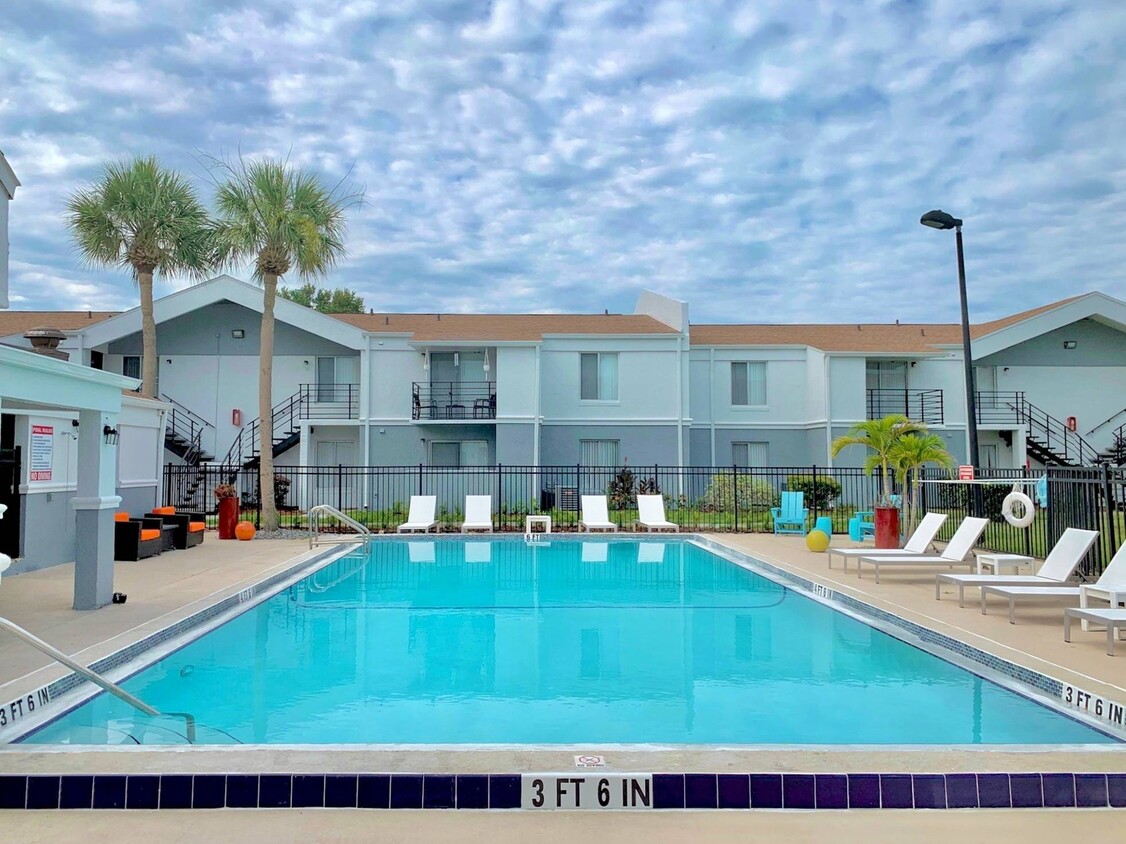 ¡Sumérgete y disfruta de la piscina! - Aventura Orlando Apartments