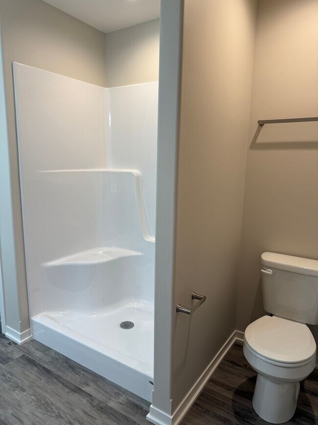 Foto del edificio - Brand New Spacious 2-Story with 3 bedrooms/2.5 bathrooms in Waverly