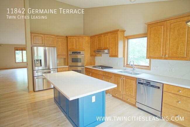 Building Photo - Beautiful Townhome!