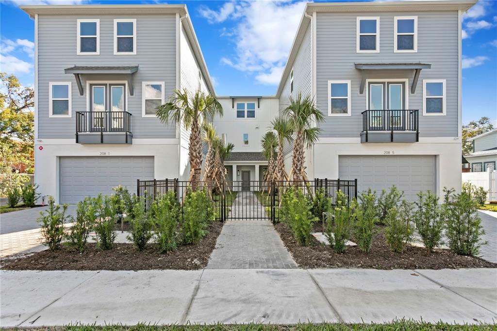 Foto principal - 208 W Frances Ave