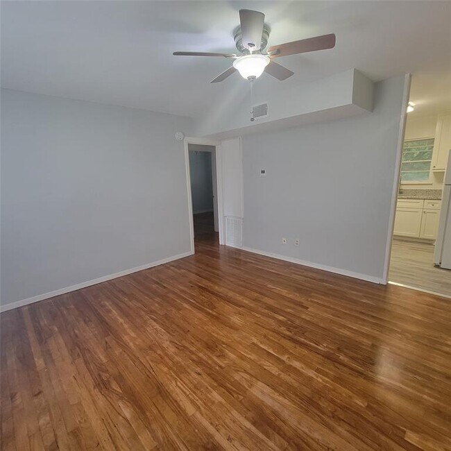 Building Photo - 1320 Heights Blvd
