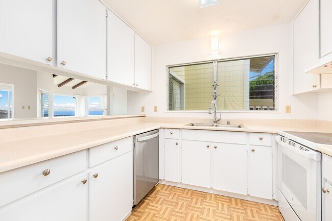 Foto del edificio - Mariner's Ridge SPACIOUS 4 bedroom, 3.5 ba...