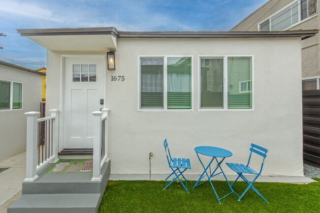 Foto del edificio - Renovated 1 Bed/1 Bath Single Family Home in Pacific Beach w/Patio/Parking/Washer/Dryer